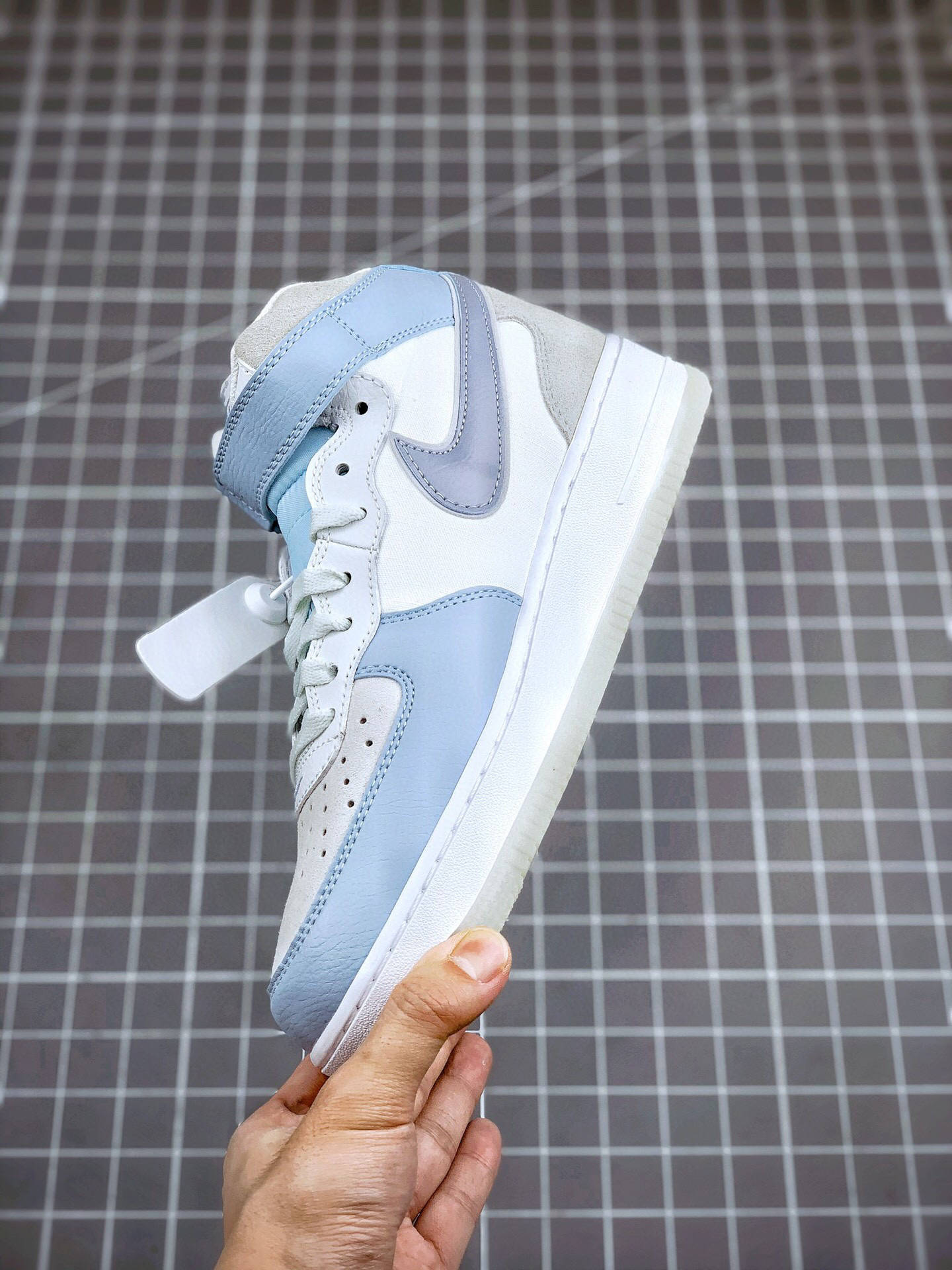 外观 耐克灰蓝空军一号 Nike Air Force 1 07 Blue White 中帮水晶底运动鞋