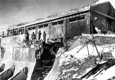 志愿军|志愿军对水门桥三次炸桥，连桥基都炸毁了，陆战1师是怎么过桥的