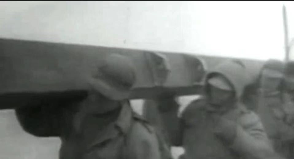 志愿军|志愿军对水门桥三次炸桥，连桥基都炸毁了，陆战1师是怎么过桥的