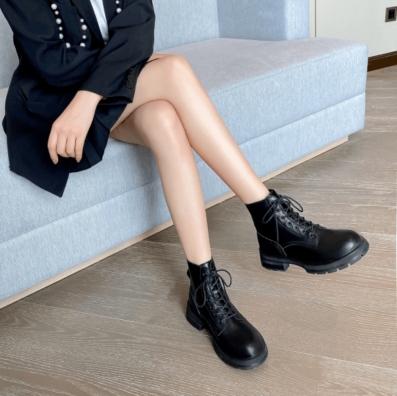 游乐园 拥有这双马丁靴，你就能瞬间秒杀全场了！