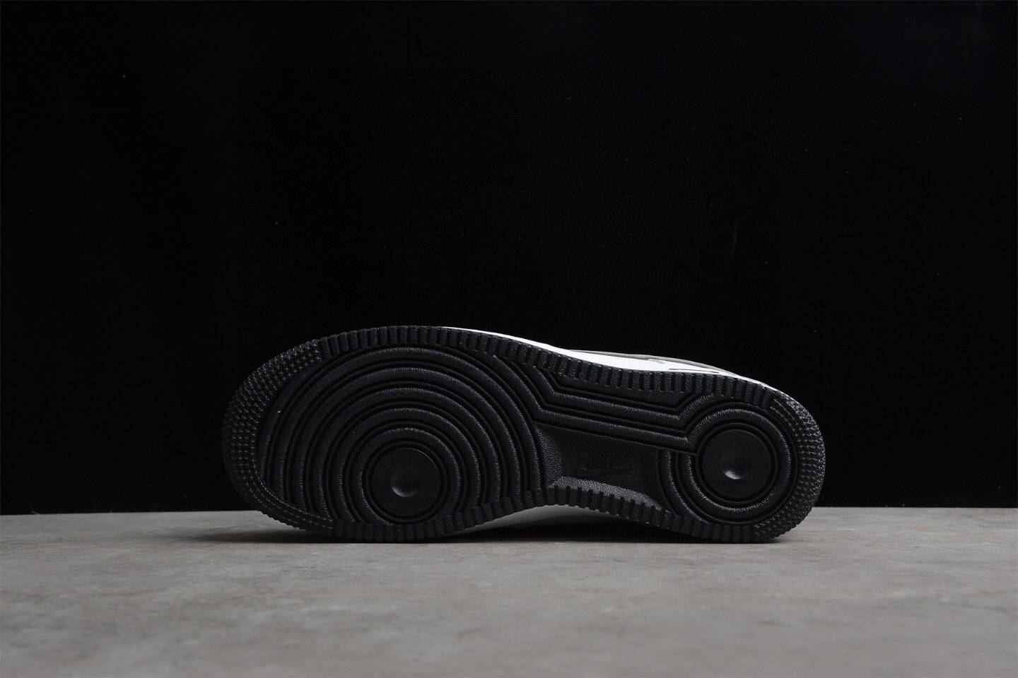 黑色 耐克空军一号黑白漆皮 Nike Air Force 1 空军一号低帮运动板鞋