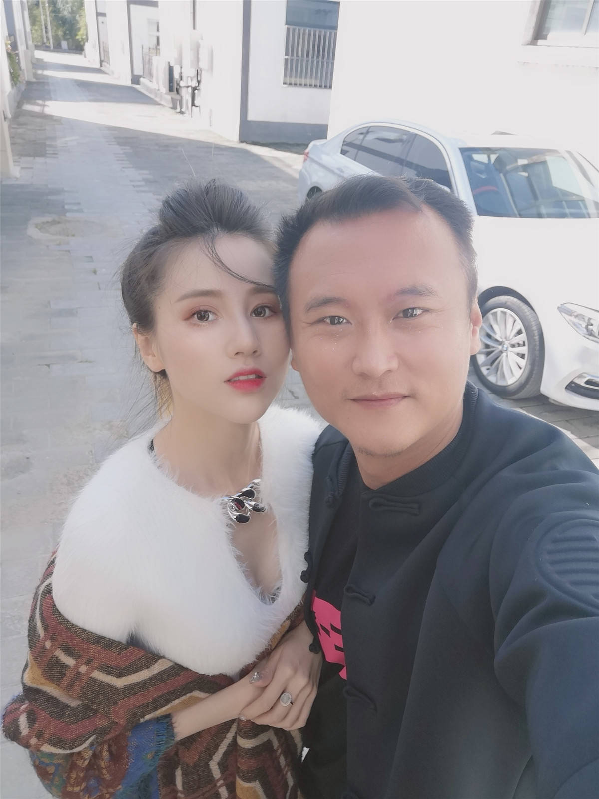 国安徐云龙和新婚妻子王骞钤