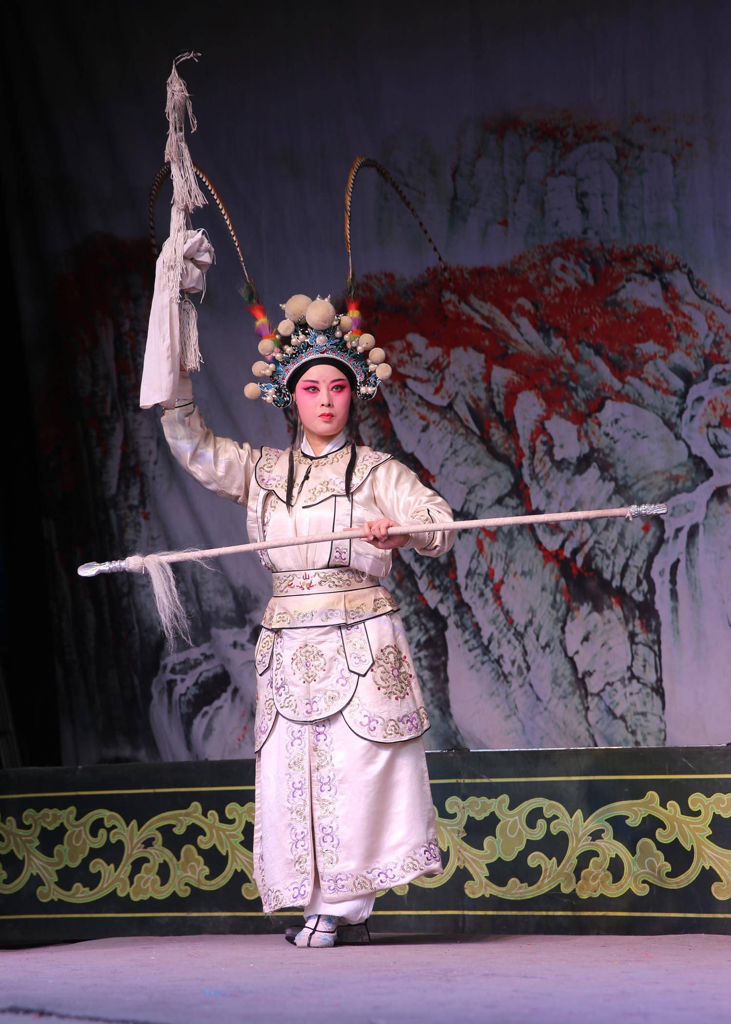 长治市上党梆子剧团送戏下乡到潞州区泽头村