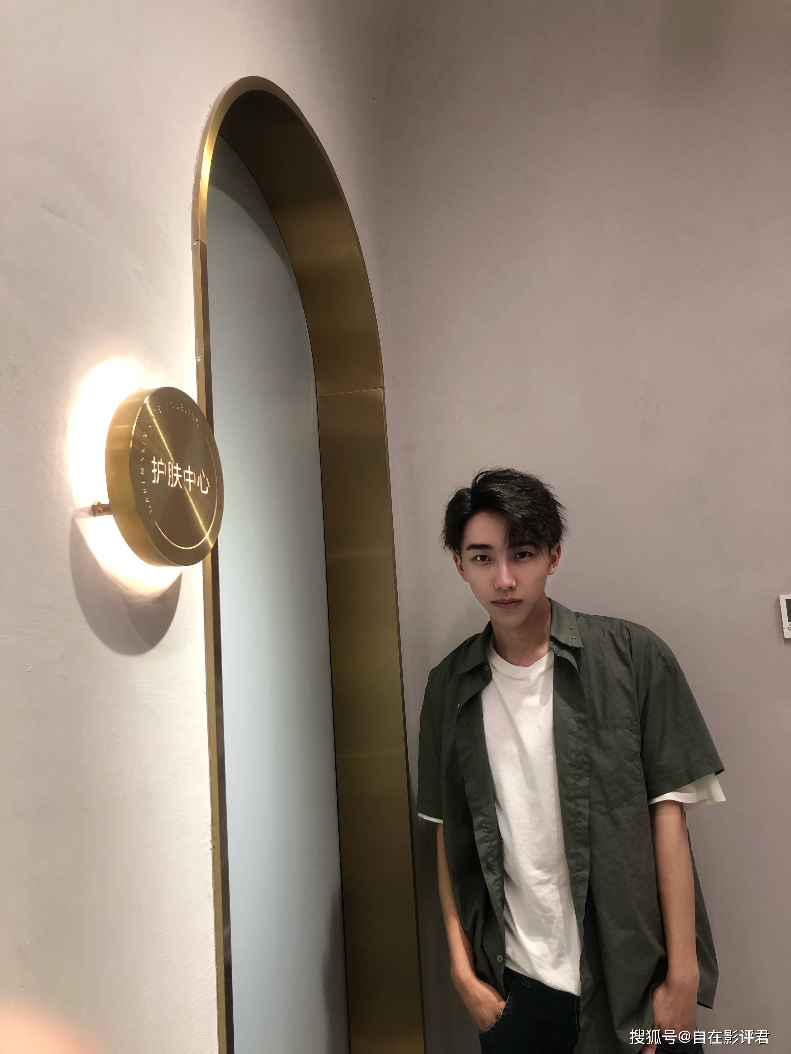 太帅瘦出下颌线的他，也太帅了吧？