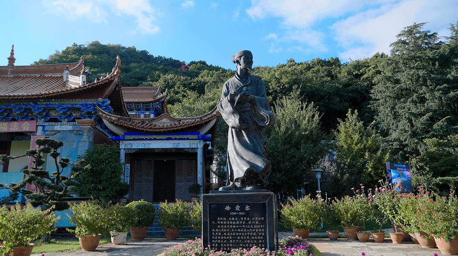 名村——城子古村依五山傍一湖,小河穿梭而過在60畝的飛鳳坡上用泥土