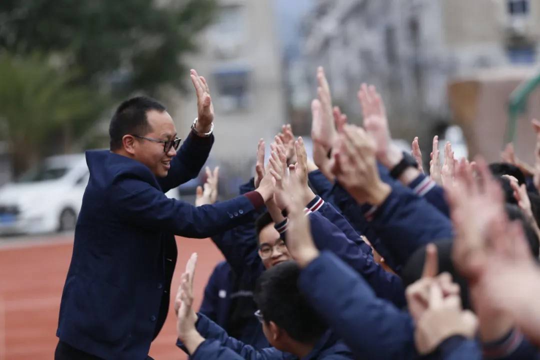 3月7日下午,永嘉縣東方外國語學校特邀全國知名勵志演說家王田老師到