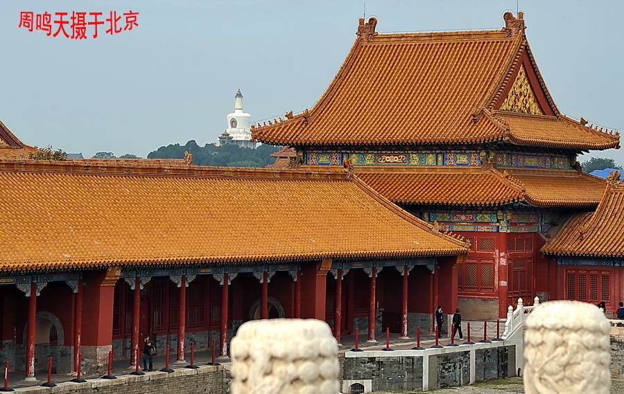 此外兩翼東有文華殿,文淵閣,上駟院,南三所;西有武英殿,內務府等建築.