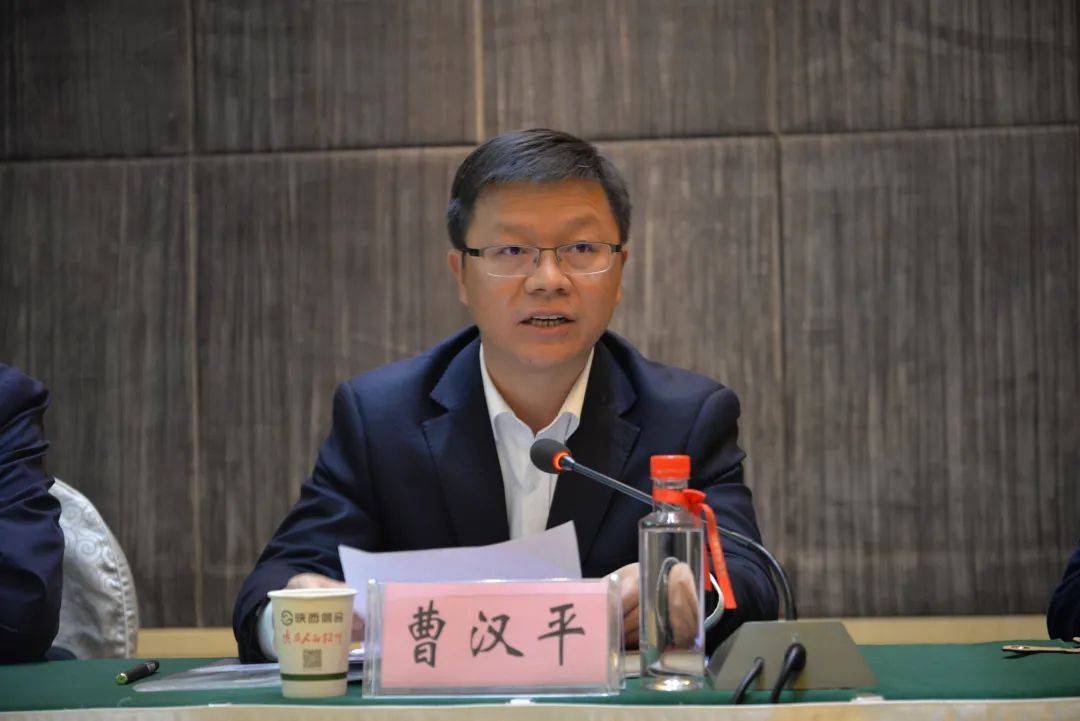 曹汉平指出,咸阳苹果生产自然条件得天独厚,涉农金融机构一是要树立