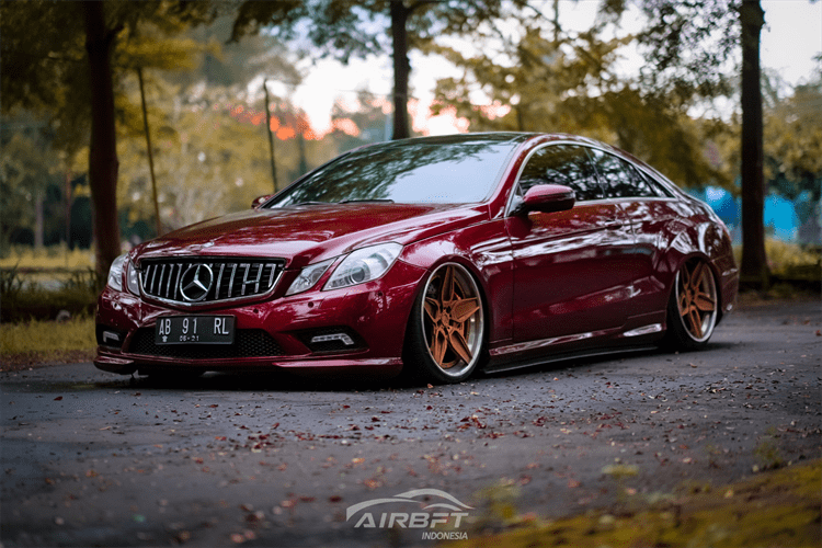 奔驰w207改装气动避震案例红色魅影