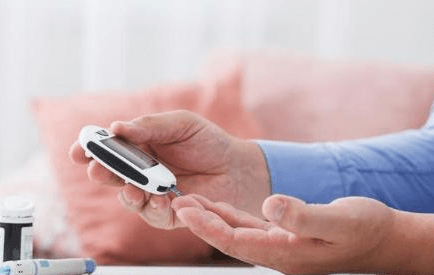 症状|血糖超标，“脚”先反馈？医生：若出现6个症状，最好抽血检查下