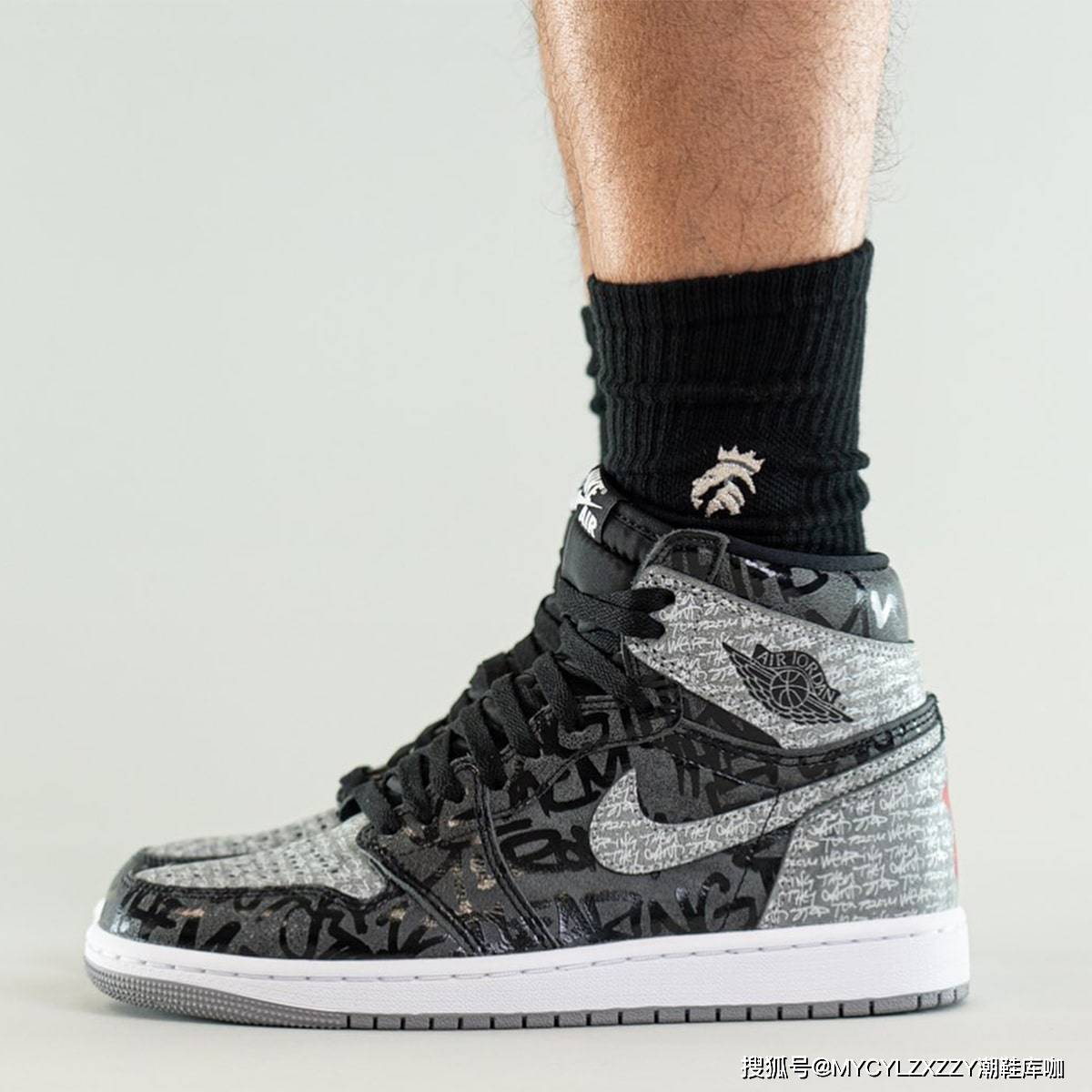 图标 Nike Air Jordan 1 Retro High OG AJ1代乔丹高帮新黑灰禁穿叛乱者 555088-036