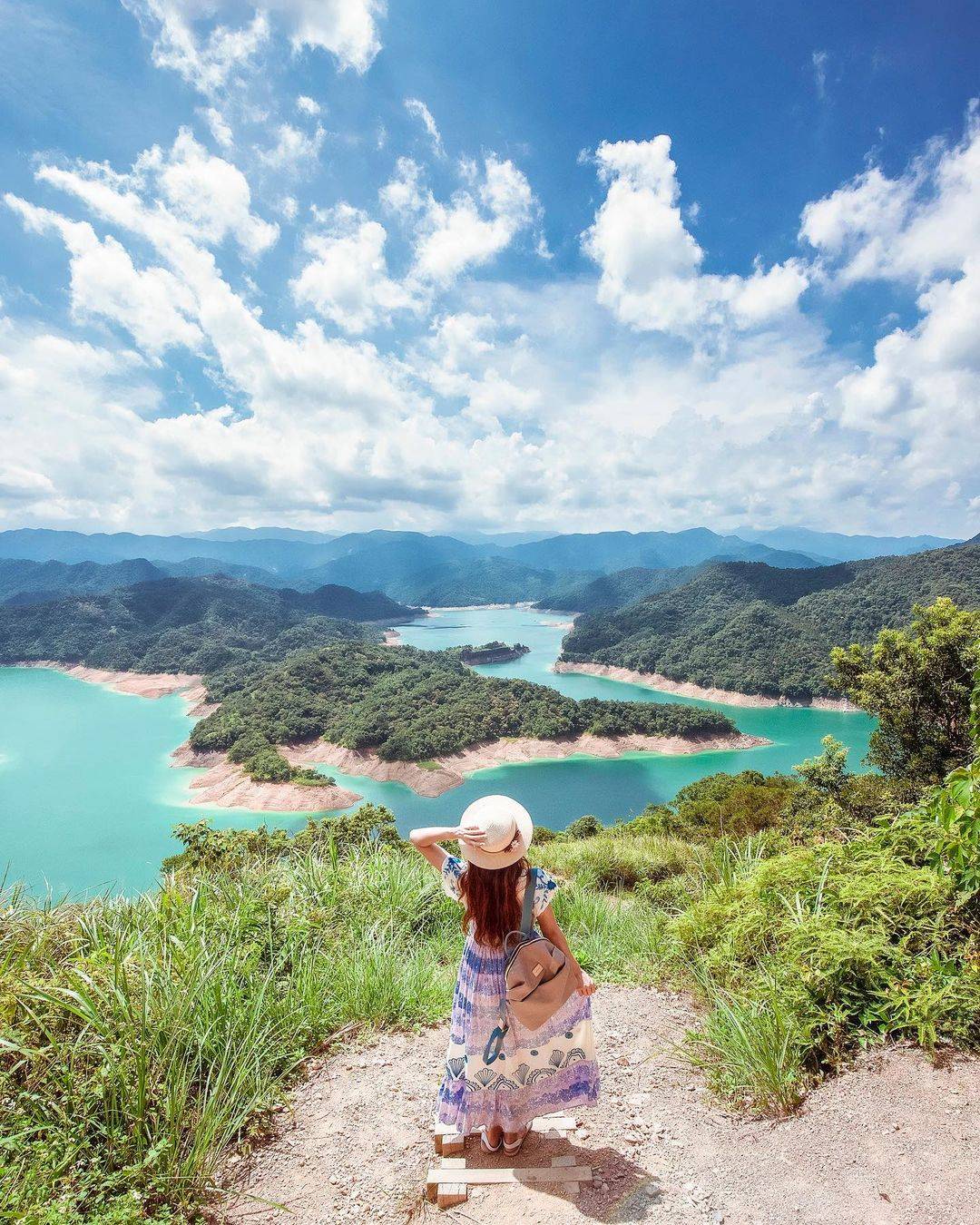位在翡翠水库周边的「鳄鱼岛」是石碇的打卡胜地之一,趴卧在鲤鱼潭的