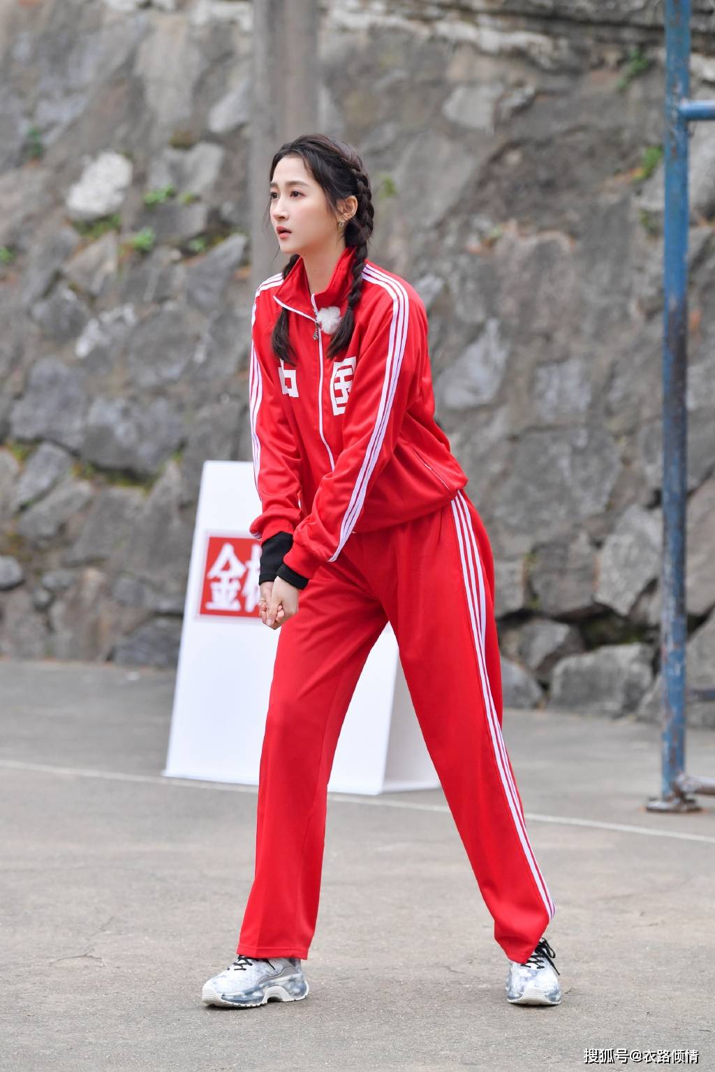 侵权|关晓彤今晚带你穿越到复古80年代