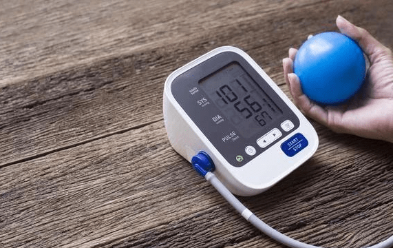 症状|糖尿病患者身体出现这6大症状，李爱国主任提醒可能是糖尿病肾病来了，别忽视!