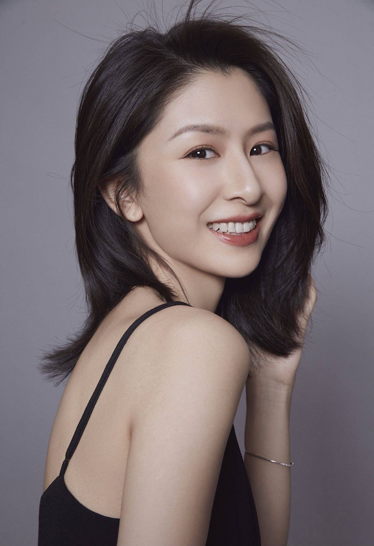 今日(12月8日),新锐唱作人施安妮annyshi携生日新歌《思念的影子》