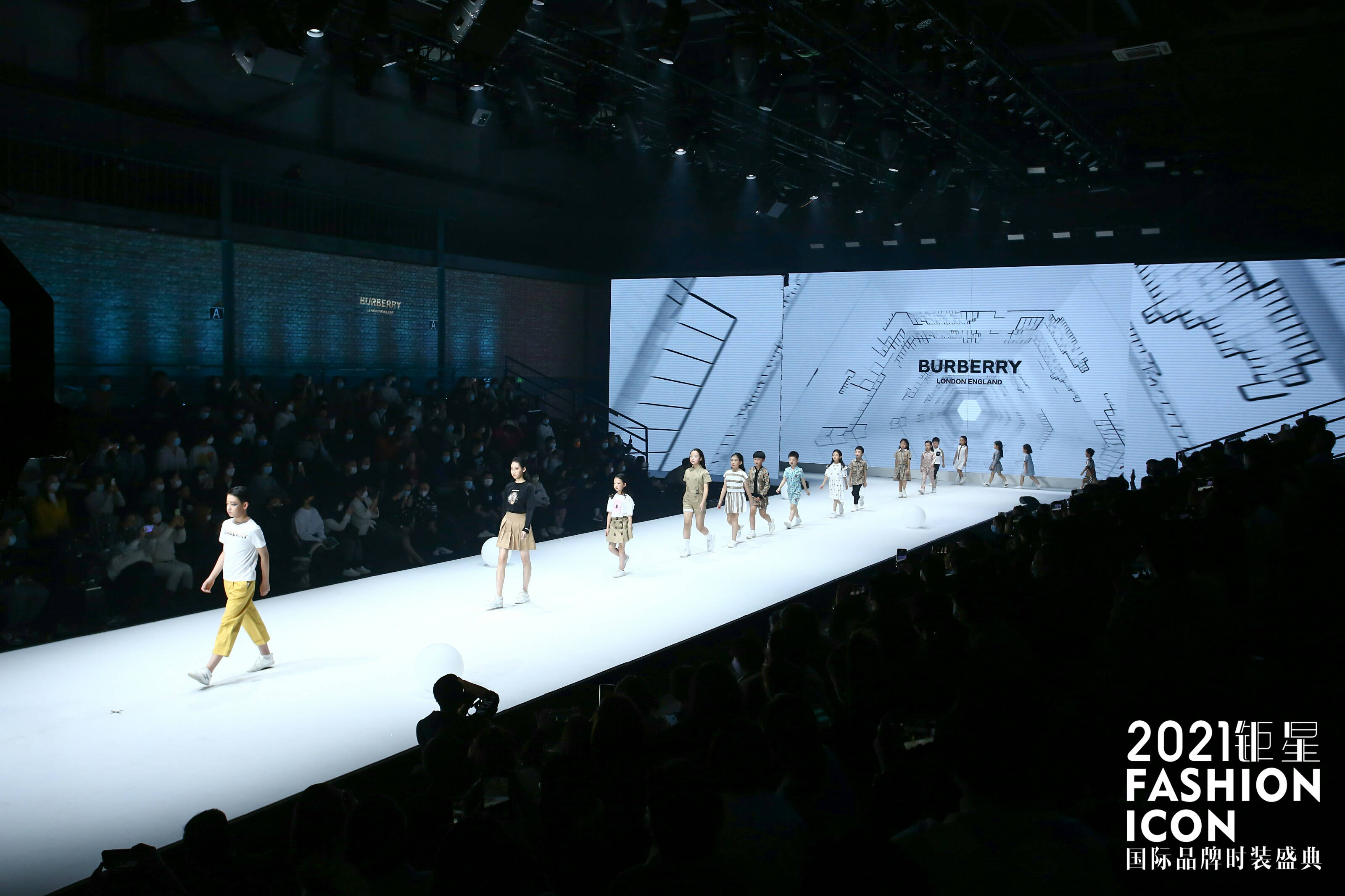 2021钜星国际品牌时装盛典 潮童top秀场再度燃启_少年_中国_时尚