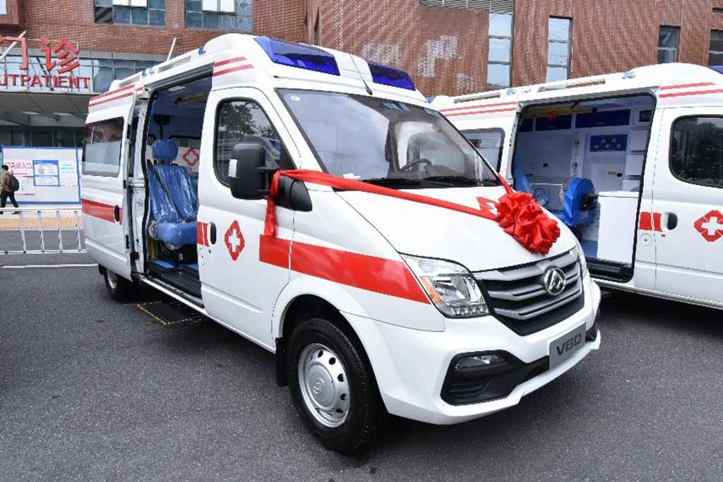 携上海烟草向上海儿童健康基金会捐赠上汽大通maxus v80负压型救护车