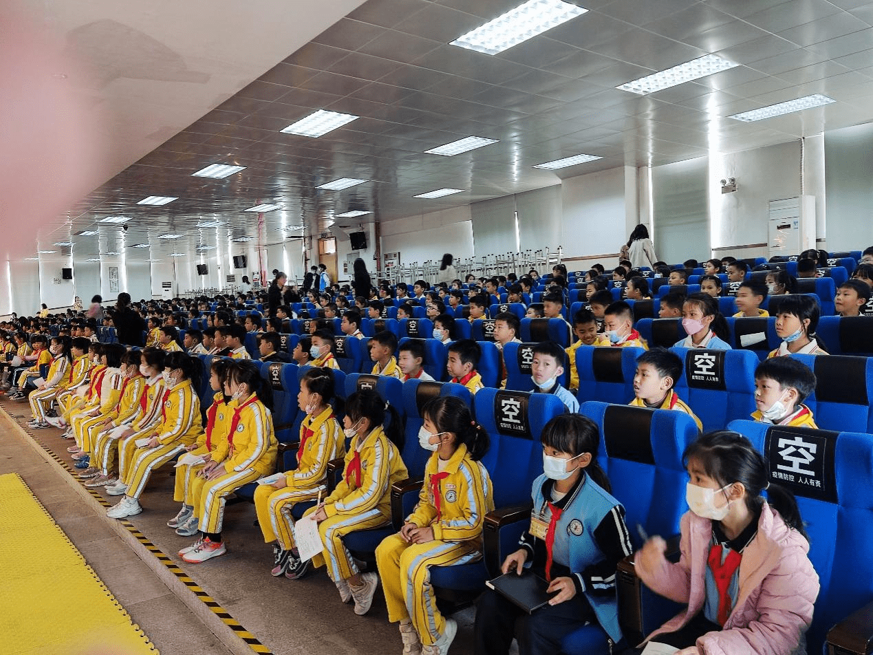 积极防控近视,共筑光明未来|东莞附属师范小学_姚主任_星瞳_进行