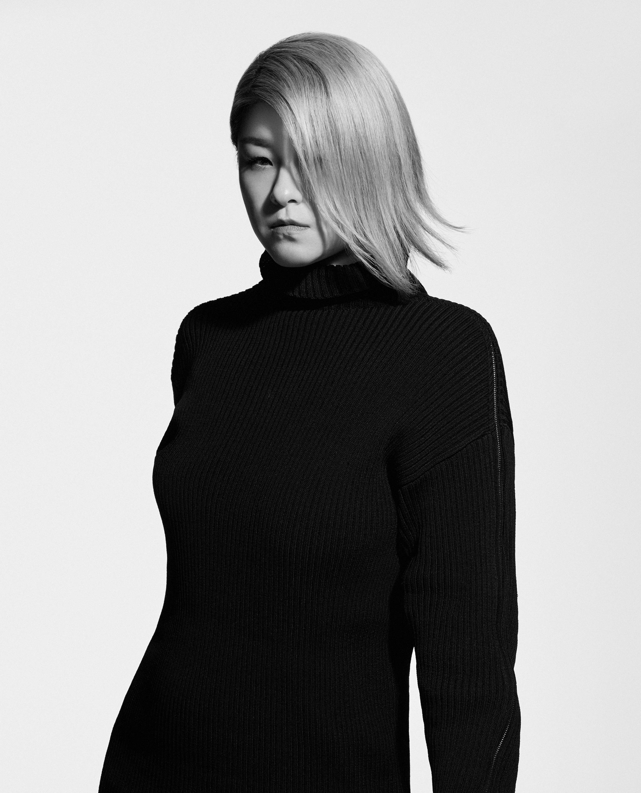 过去十年,设计师mashama在国外时尚体系中撕开了一个裂口,向国际时装