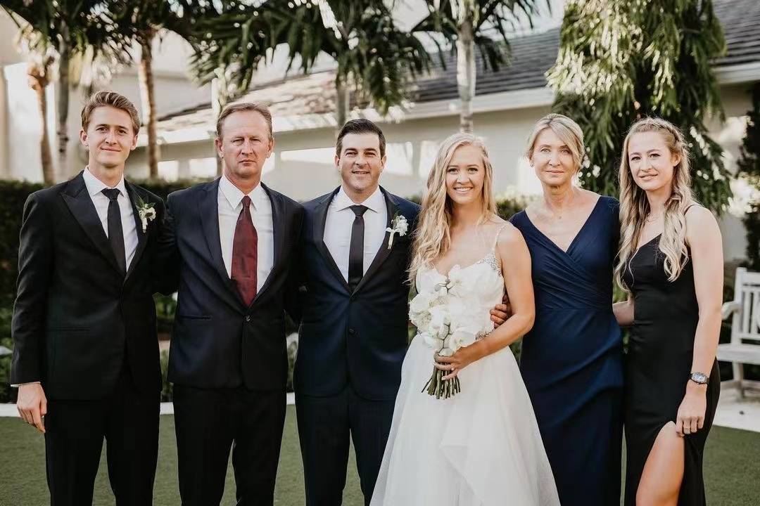 组图杰西卡科达举行婚礼妹妹内莉加入伴娘团