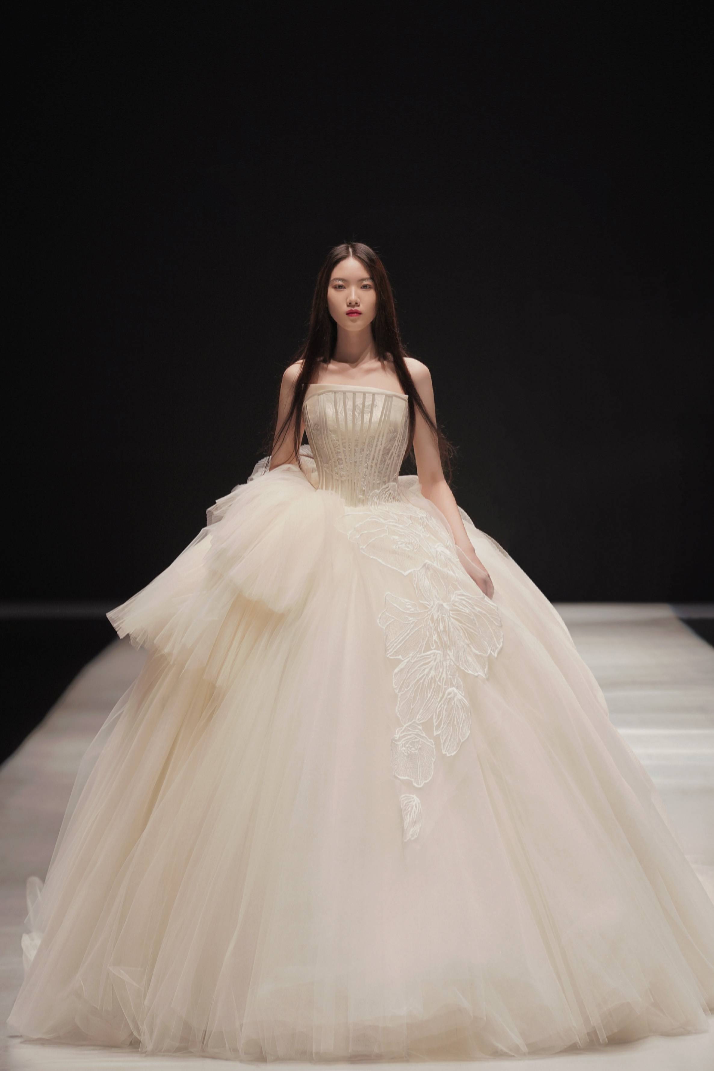 为爱绽放—— wang feng bridal 2022春夏系列上海时装秀_礼服_定制