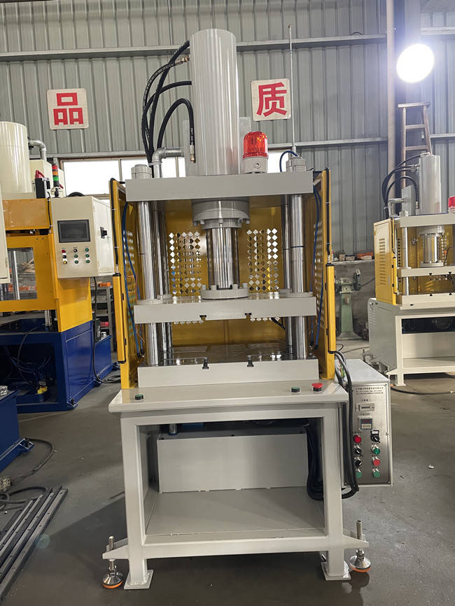 四柱三板液压整形机特点