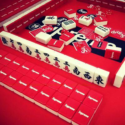 清朝灭亡末代皇帝溥仪什么都不带偏带走一副麻将,如今价值两亿?