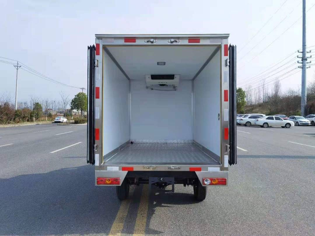 福田祥铃v1国六冷藏车 小型箱式货车 上蓝牌_箱体_压板_生产线