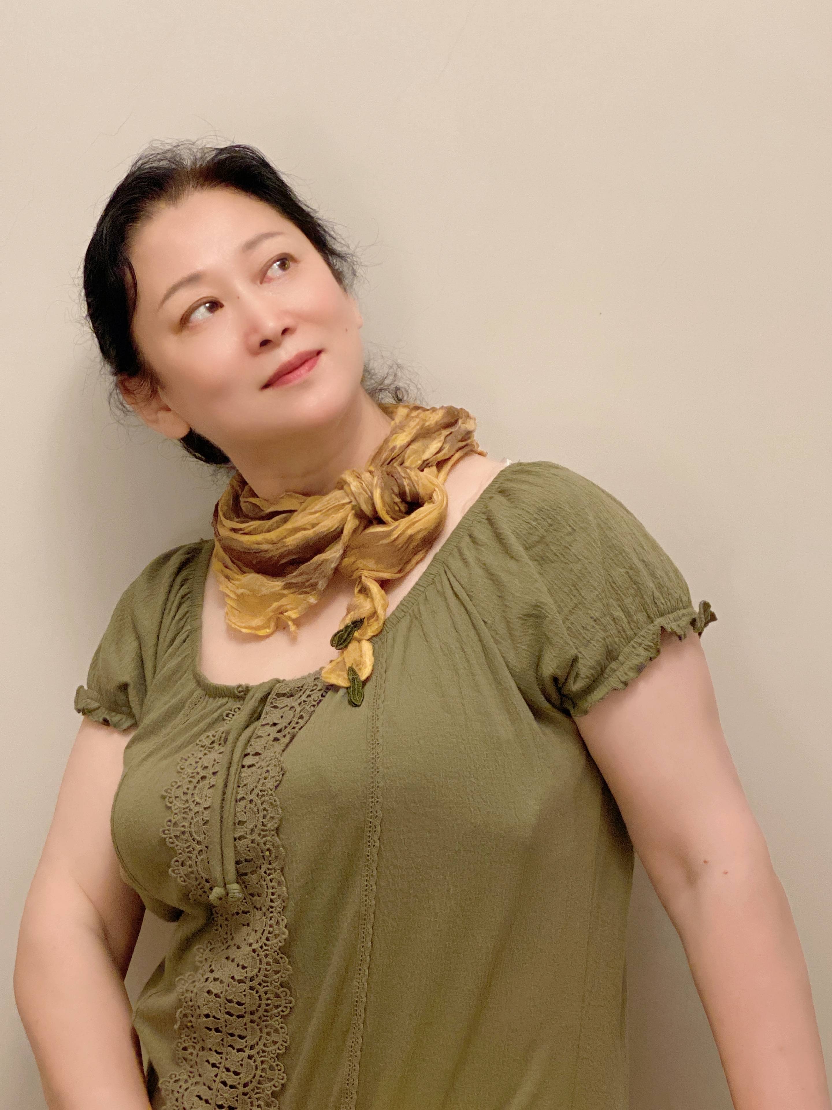 画家贾梅人淡如菊画境入禅