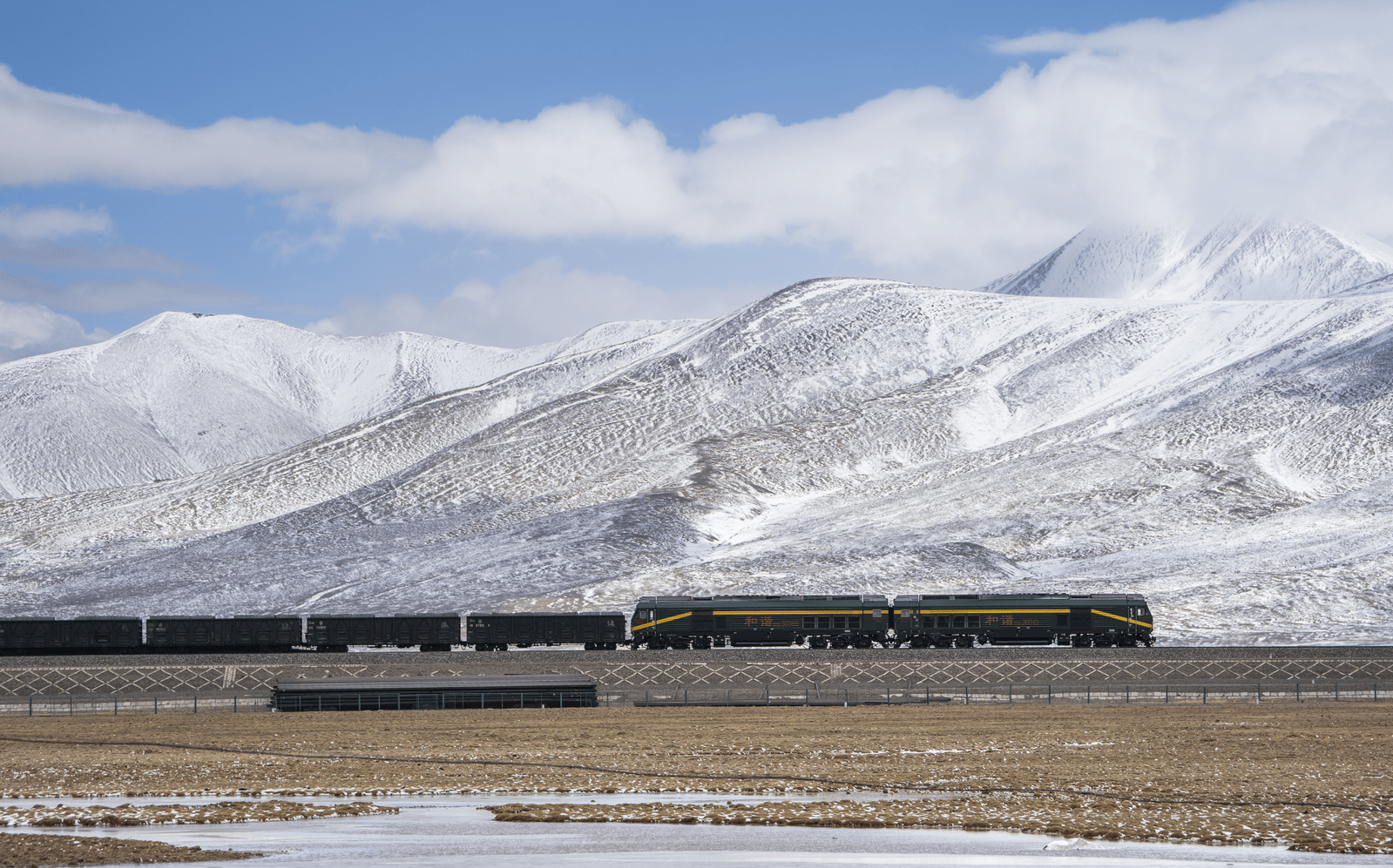 打算坐火车去西藏旅游那你知道去拉萨的哪趟火车风景最美吗