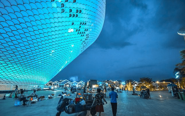 景德镇巨奇葩建筑，为高档酒店，表面好似鱼鳞，造型为超大碗