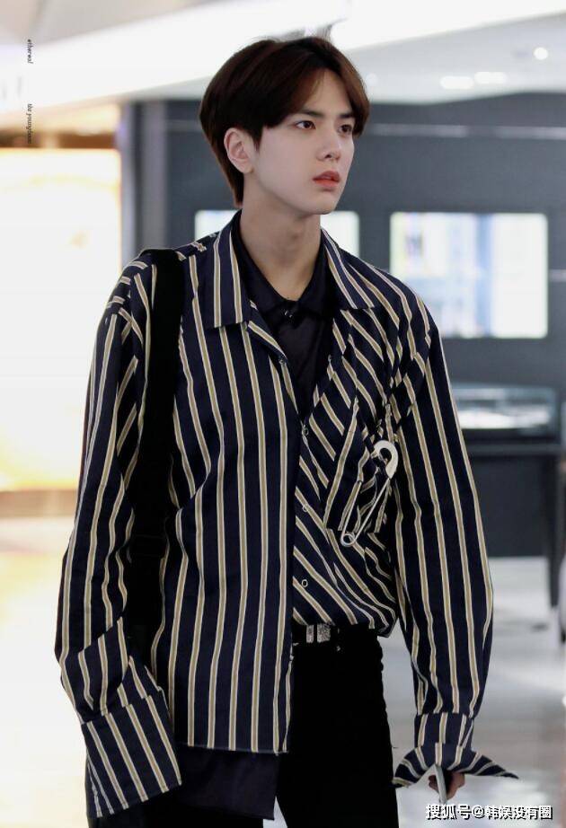 染了白发的theboyz金泳勋妥妥的撕漫男啊