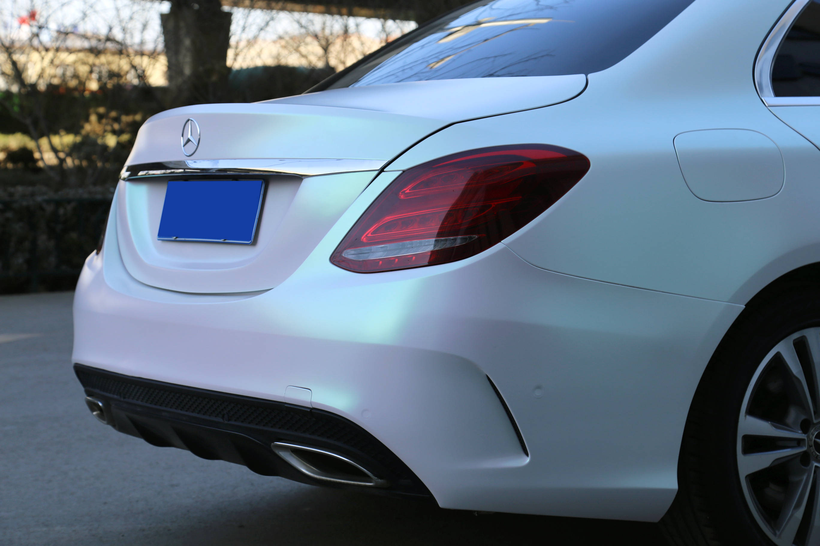 奔驰c济南欧瑟全车改色装贴幻彩曙光白改色膜