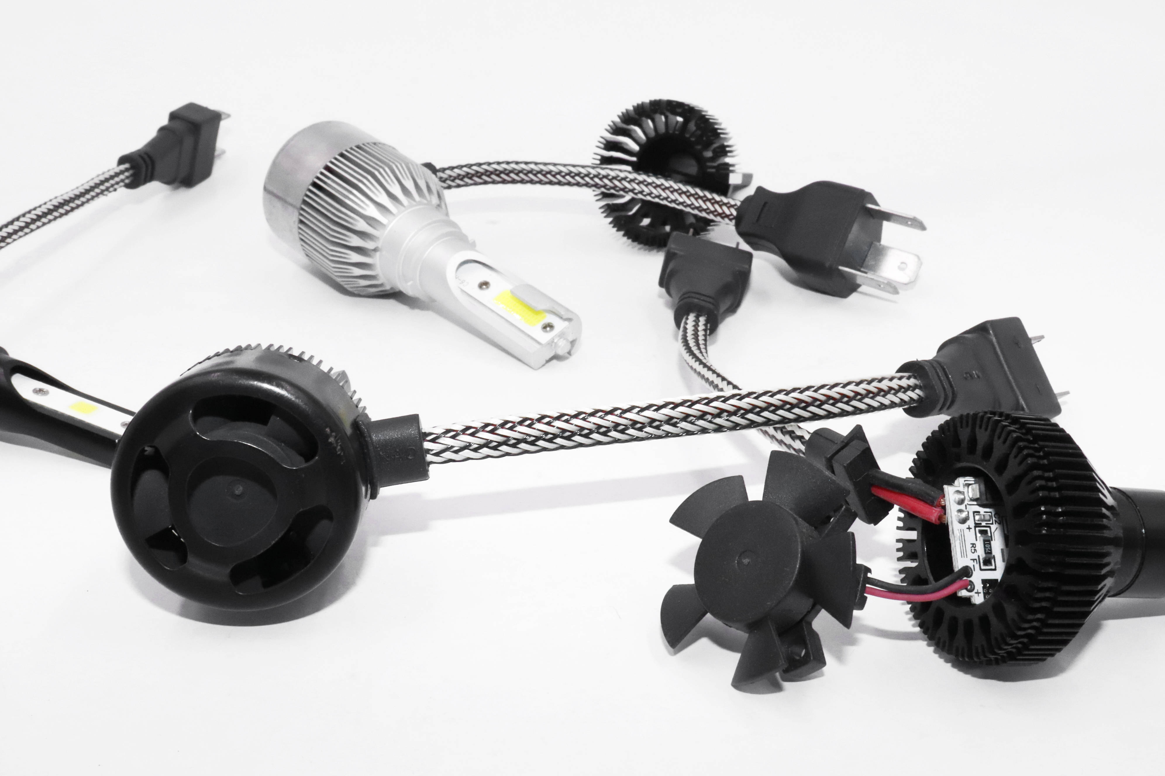 正晧科技详解车灯散热风扇的重要作用