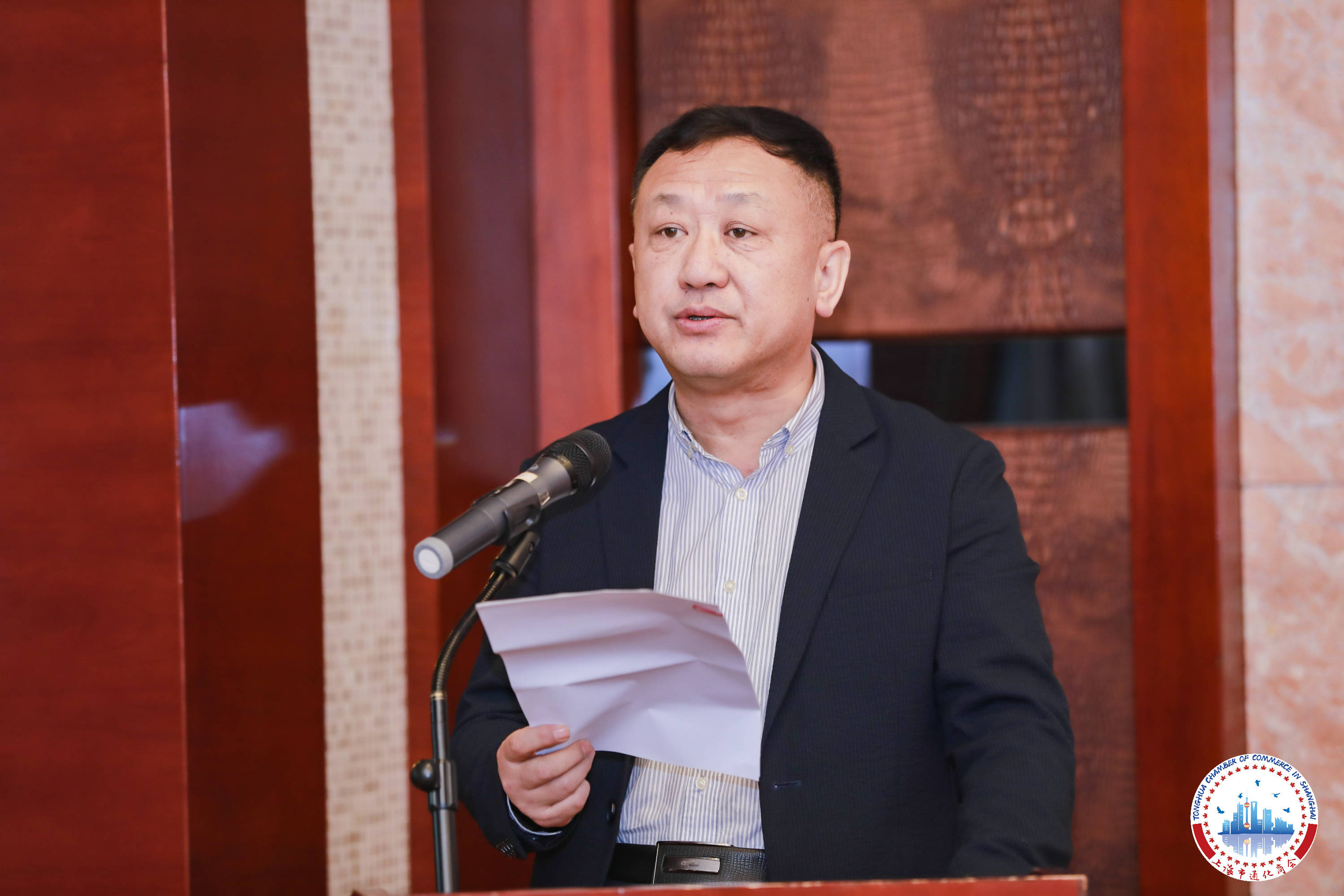 通化市政府驻上海联络处杨建华主任出席了大会并在会上讲话,通化市