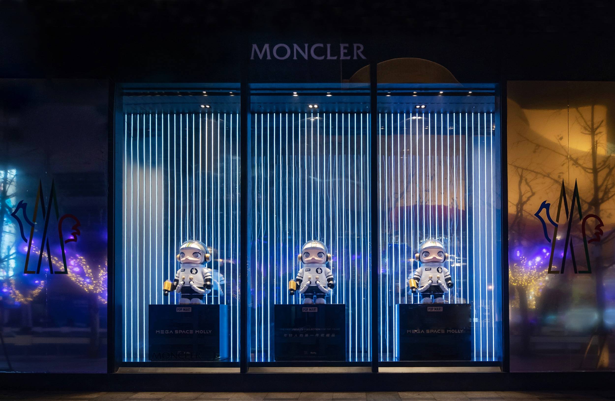 品牌 盟可睐MONCLER联手泡泡玛特推出MEGA珍藏系列新品