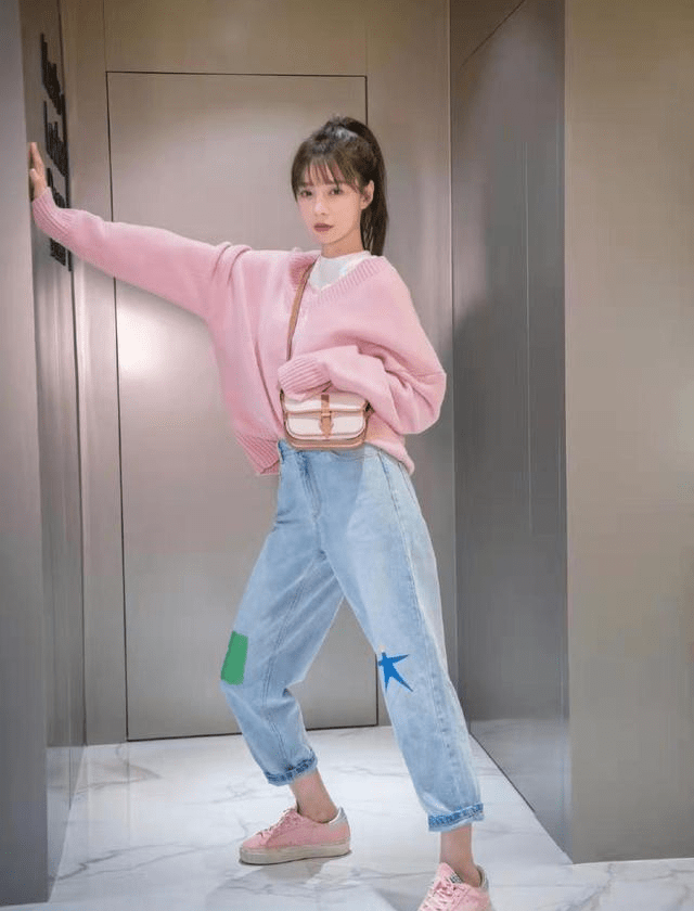 显得 穿搭少女心满地，小个子秋冬搭出大长腿！