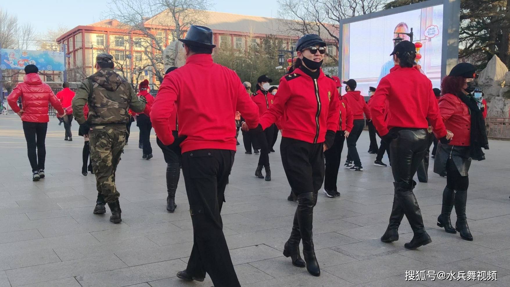 水兵|水兵舞《等你等了那么久》节奏动感，舞步欢快，戈芳老师舞蹈队