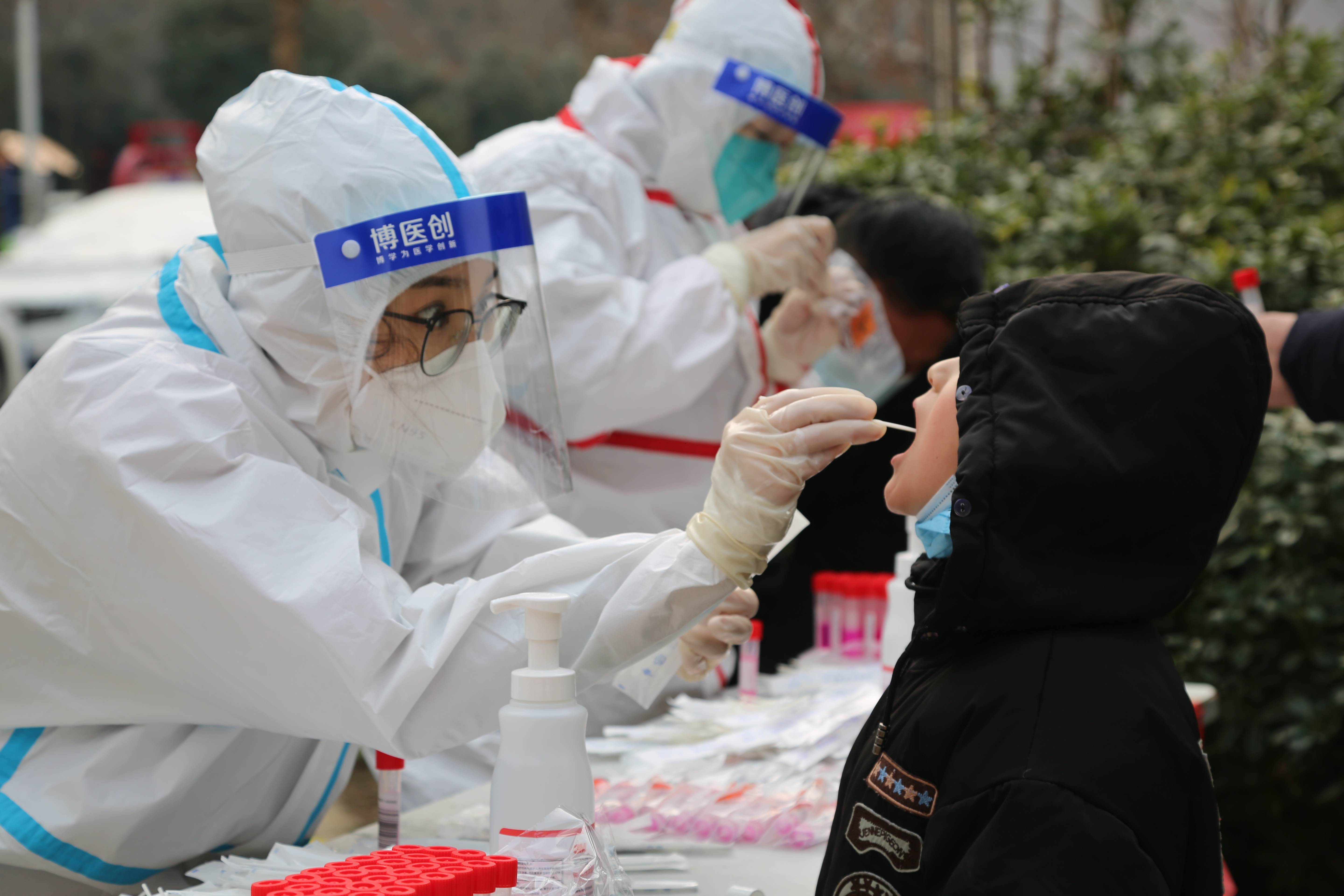 核酸采样有速度更有温度 商丘市中心医院完成第三轮全民核酸采样任务