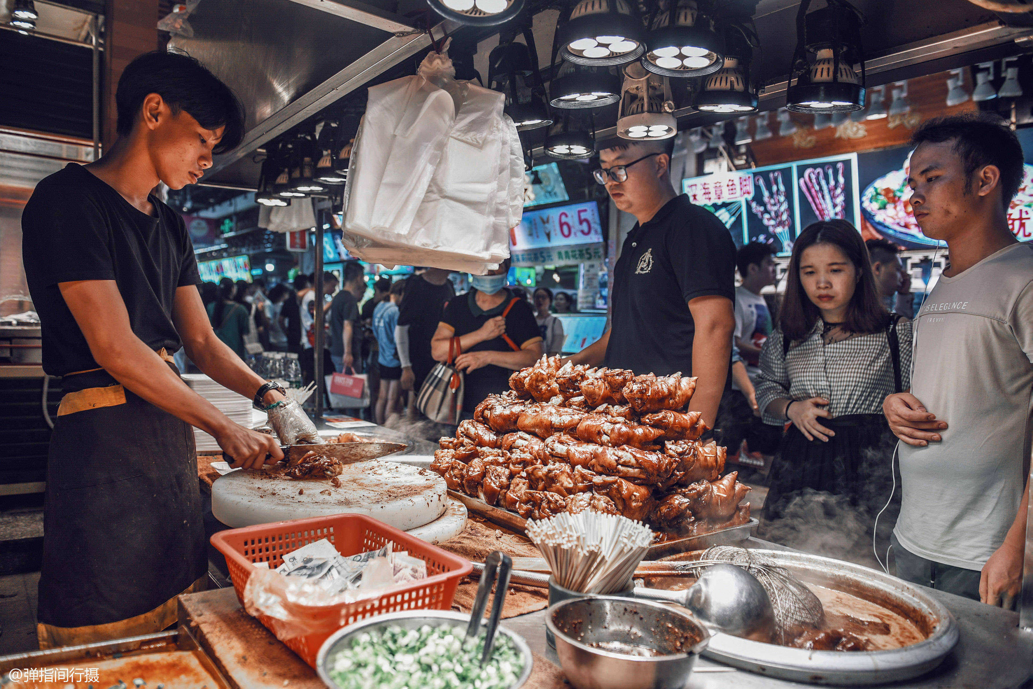 中国3条著名美食街风味小吃深受游客喜爱但本地人却不太捧场