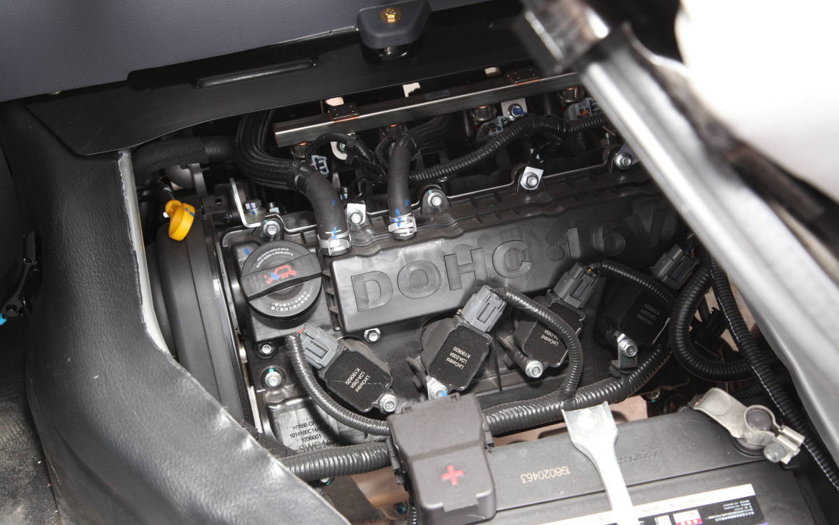 5l汽油发动机,匹配高品质的5挡手动变速箱,在各种复杂的用车场景中