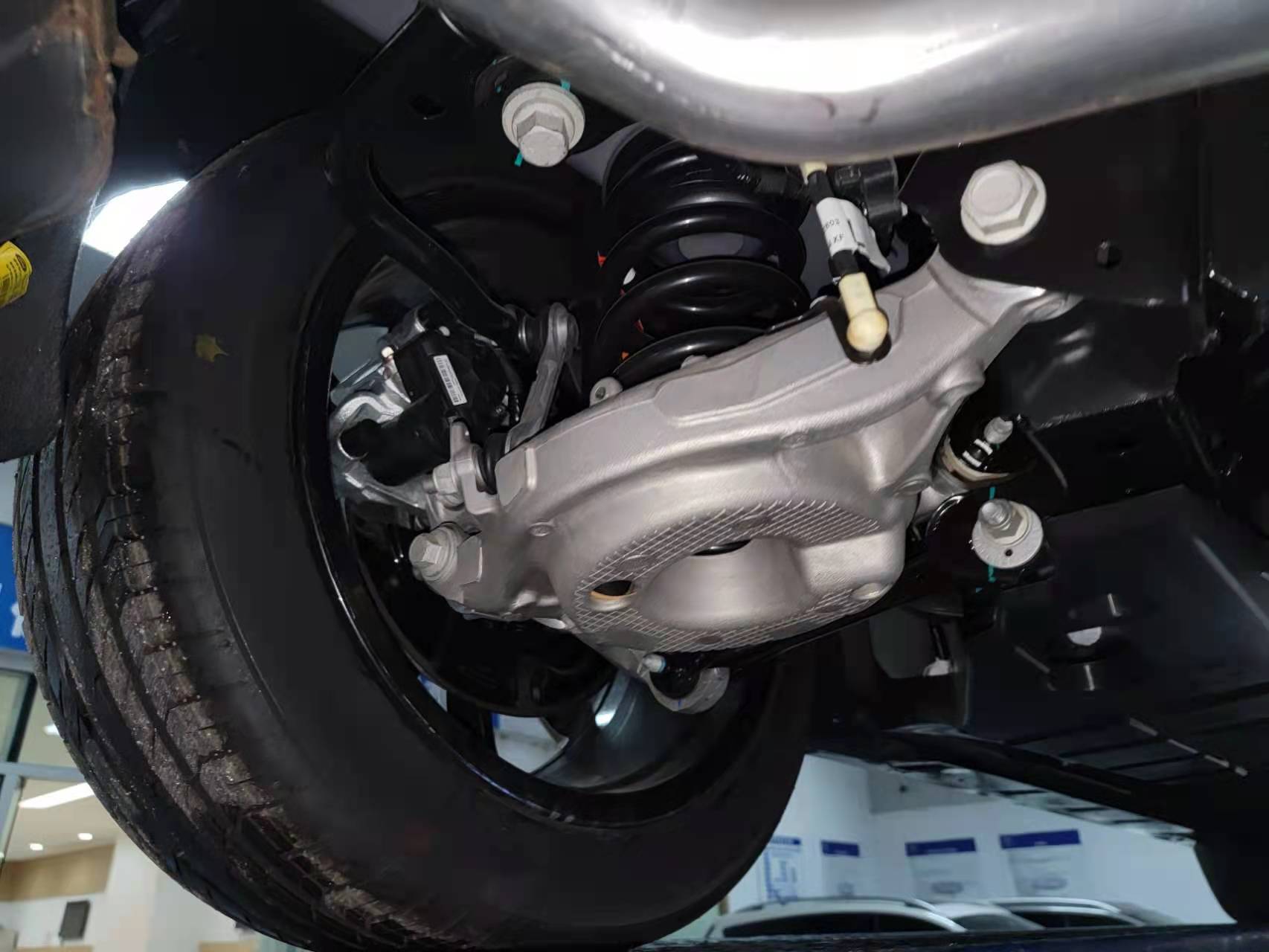 福特金牛座的底盘在同级算什么水平