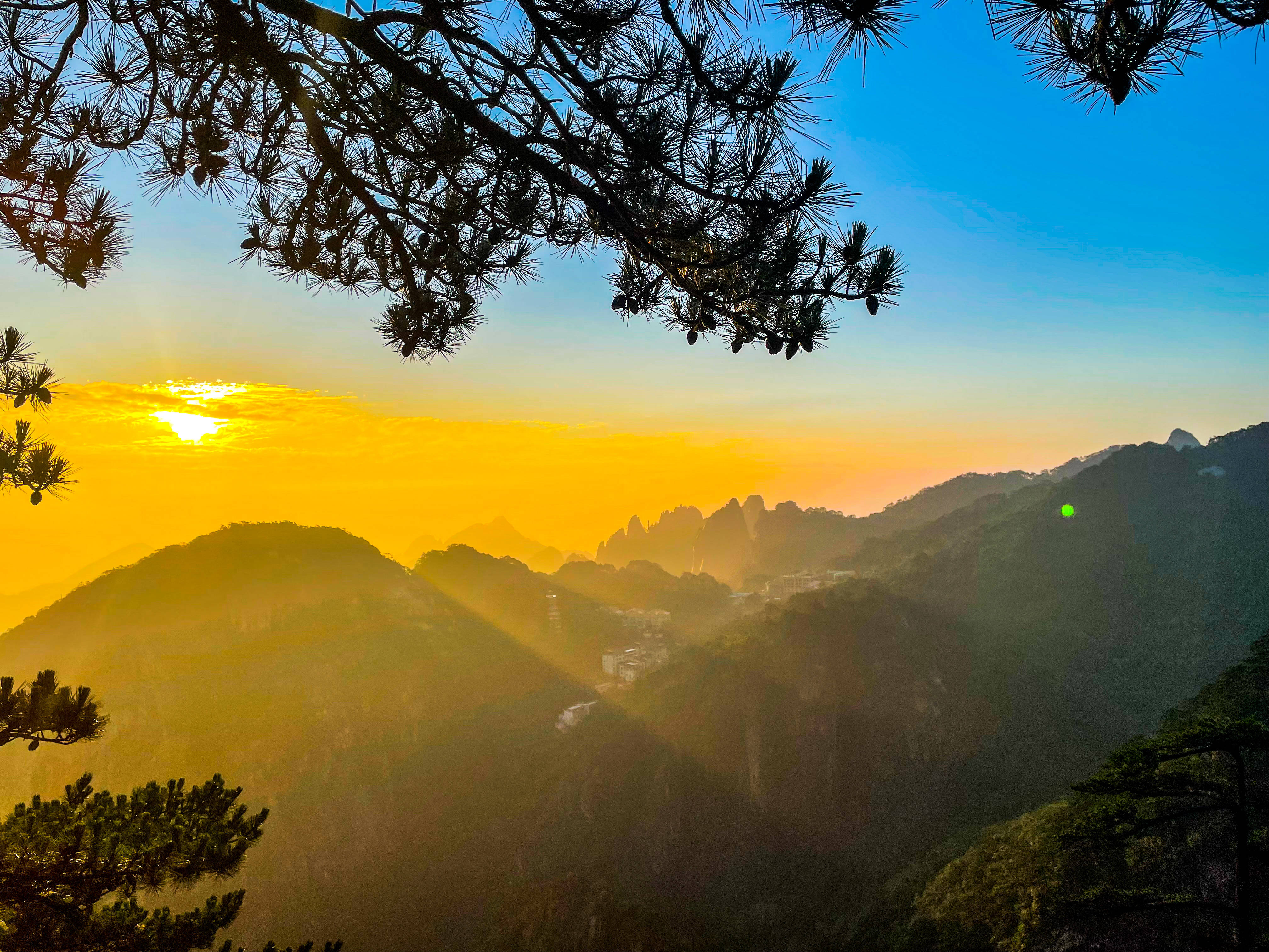 火车|10年后再来黄山，到山顶酒店做一日管家，体验黄山人一天的生活