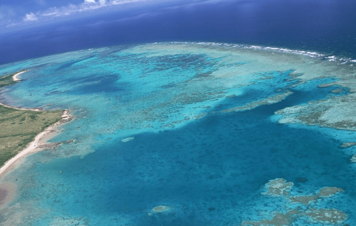 原创海洋的地形和陆地差别有多大海洋里面会有山峰峡谷的地形吗