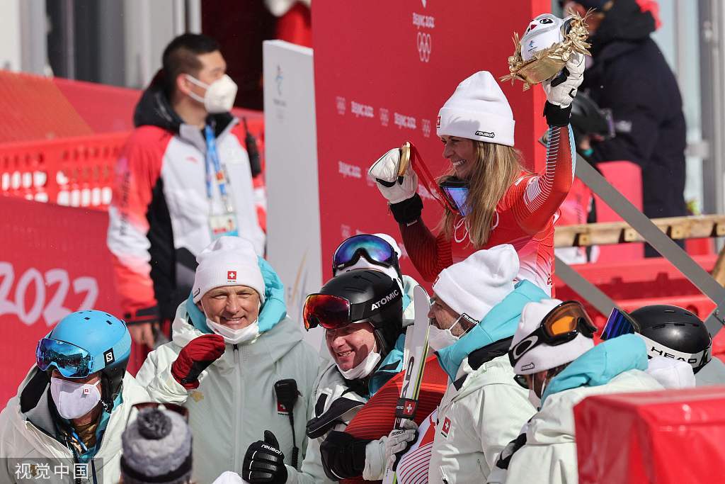 组图高山滑雪女子滑降瑞士选手科琳娜祖特尔夺金