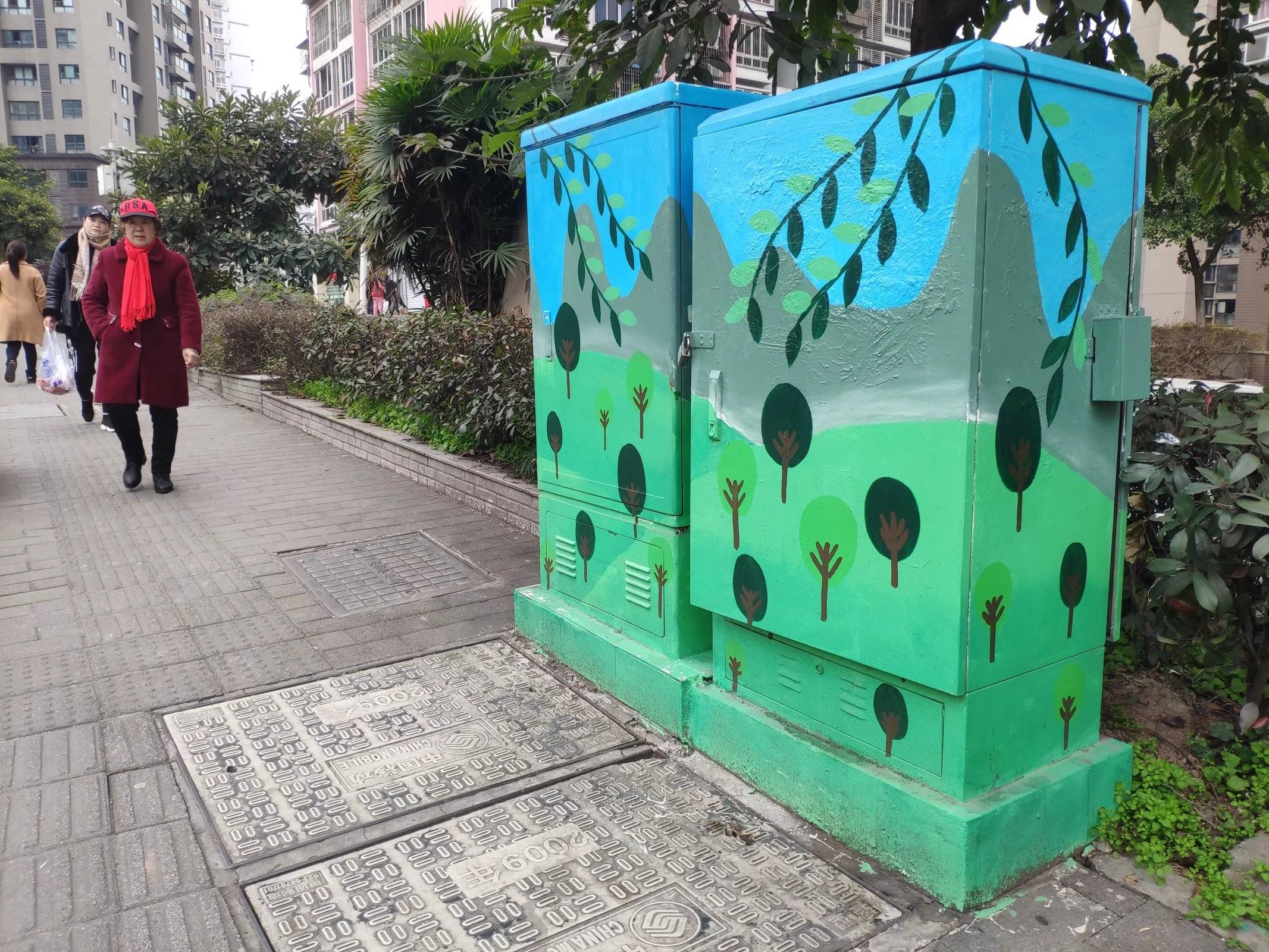 原创重庆配电箱穿新衣创意涂鸦彩绘扮靓城市街头