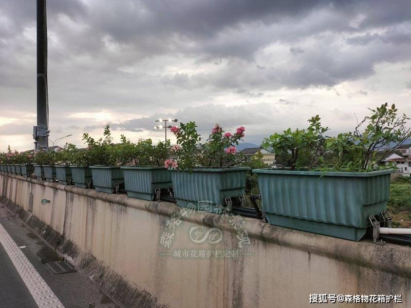 森格物道路桥梁花盆一般选用什么材质 内置 Pvc 不锈钢 森格物道路桥梁花盆一般选用什么材质 内置 Pvc 不锈钢