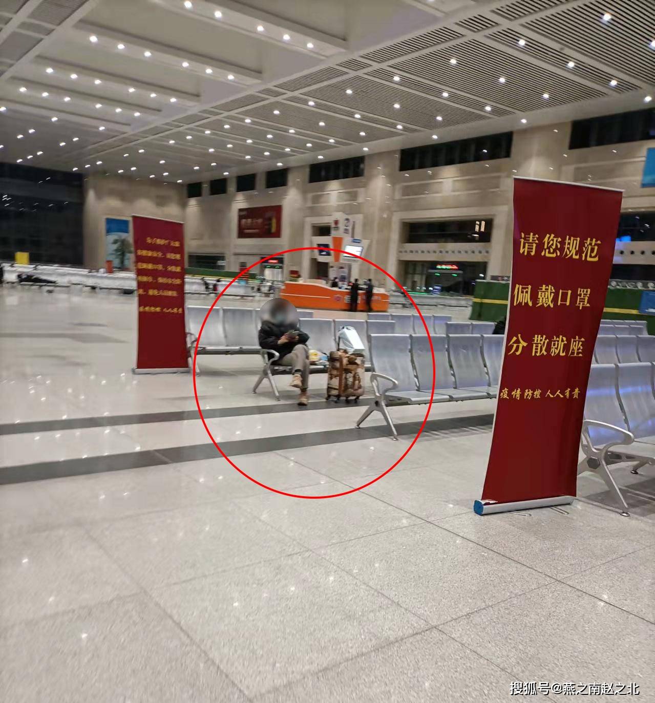 当晚10时许乐乐在保定火车站候车大厅内被直隶救援志愿者找到