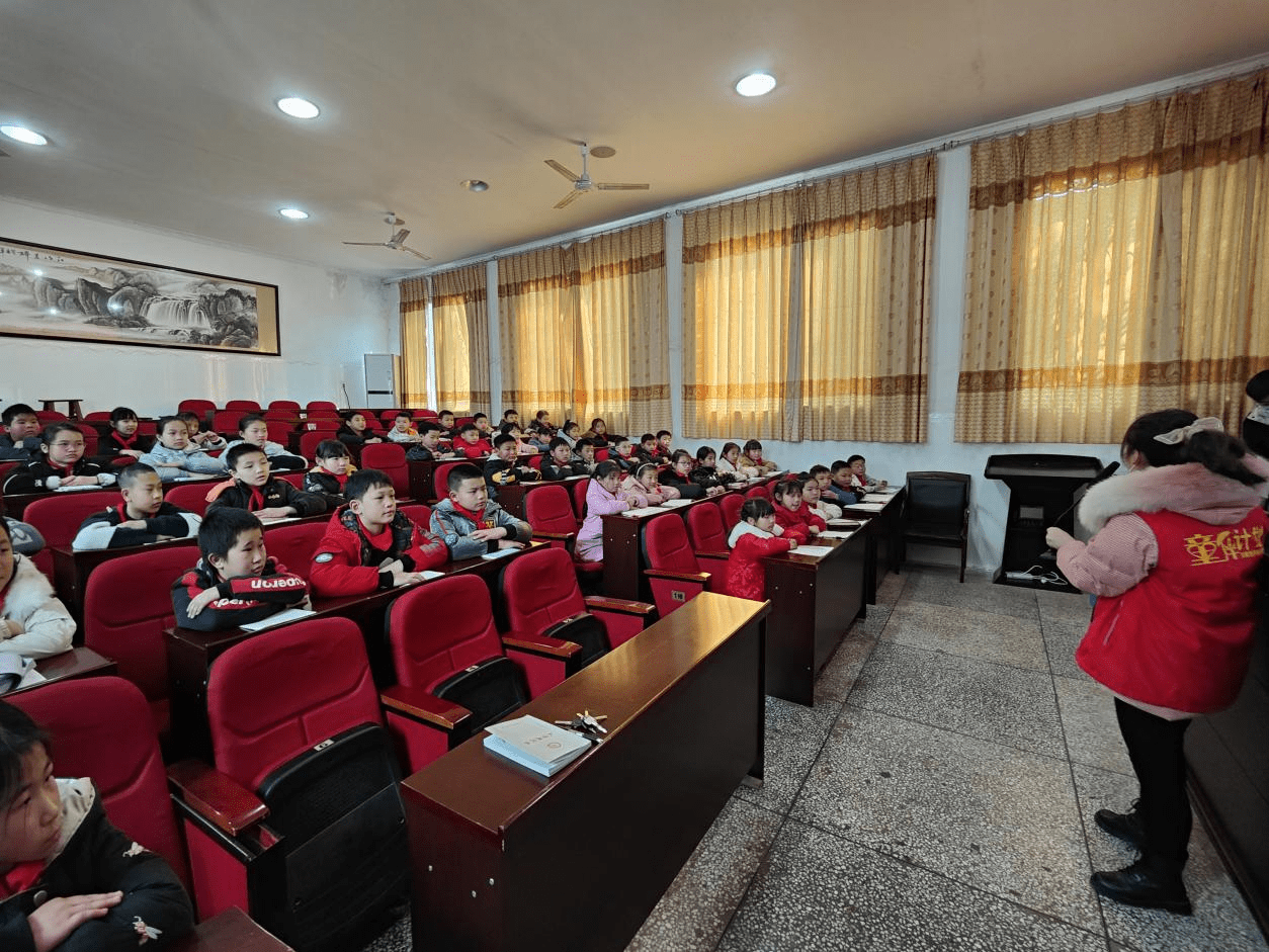 合江县福宝镇党外知识分子禁毒宣传进校园保驾护航为少年