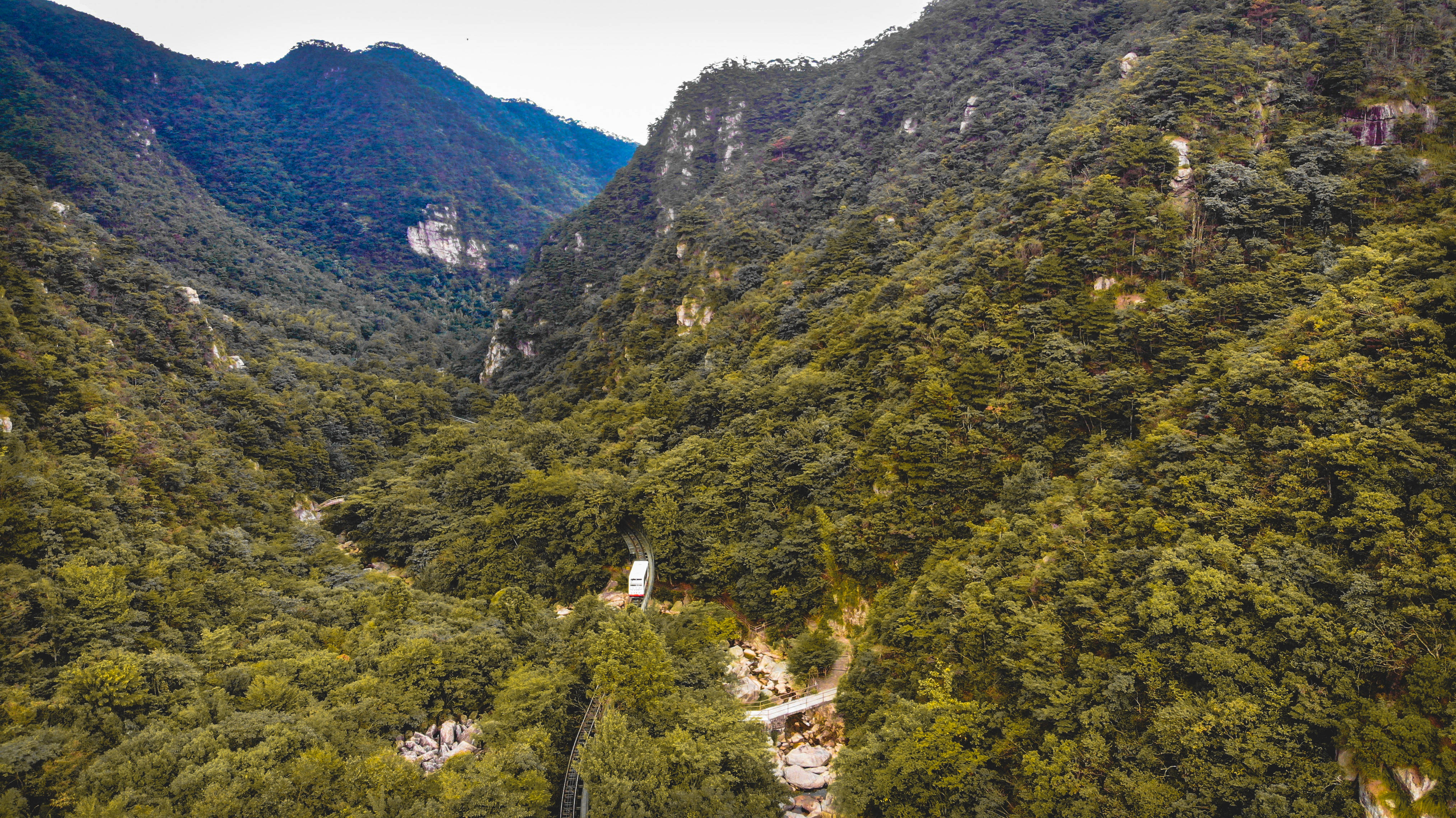 中国|中国这五大名山，第一是黄山，最后一个在浙江被誉“东南第一山”